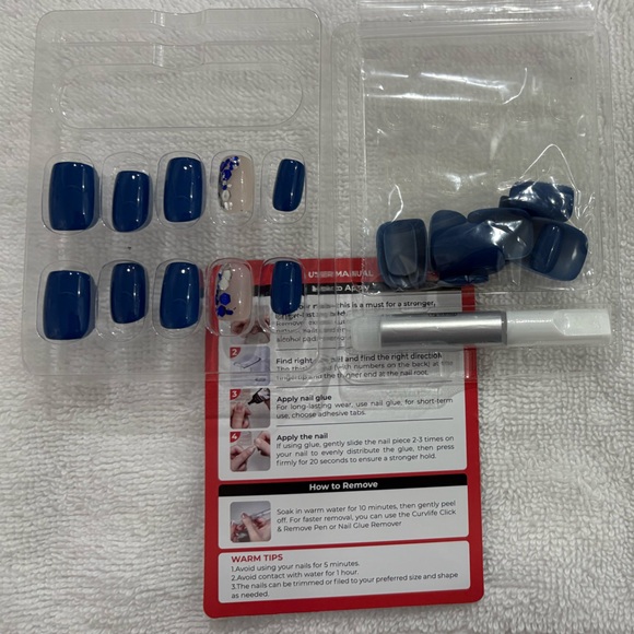Curvlife Blue Gel Press-On Nails - Picture 4 of 9